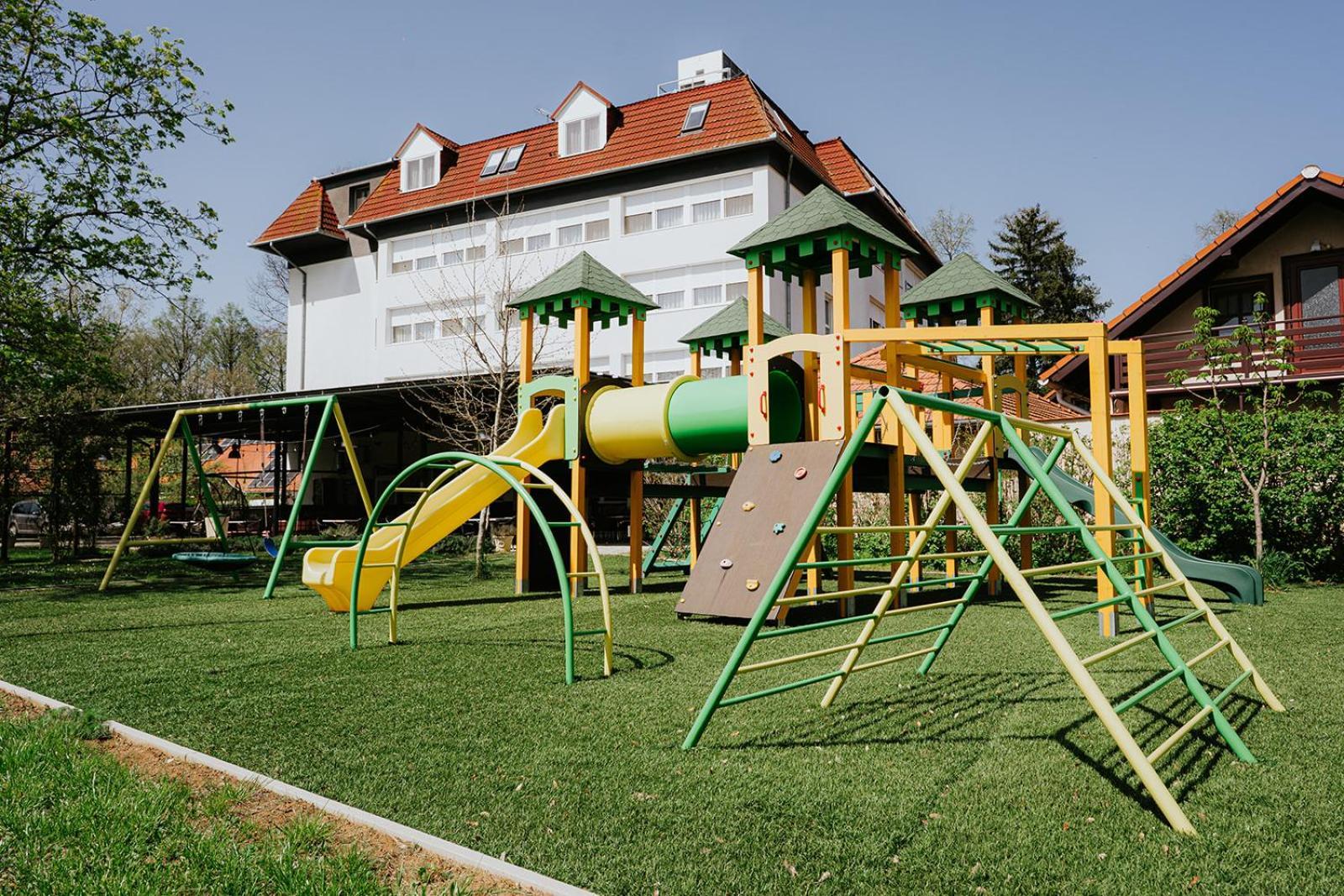 Aqua Hotel Gyula Luaran gambar