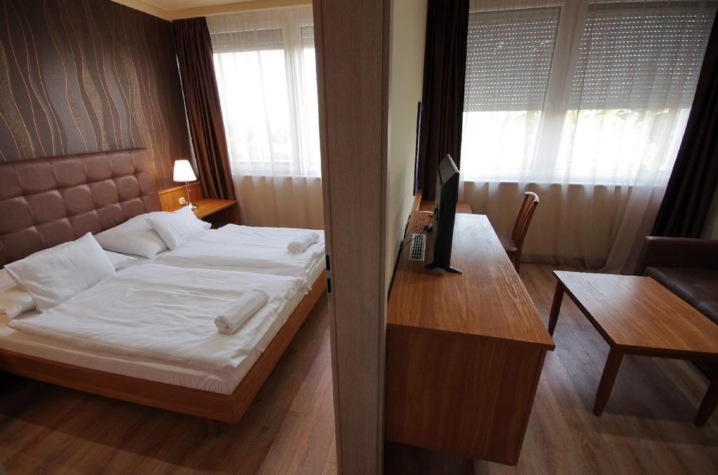 Aqua Hotel Gyula Luaran gambar