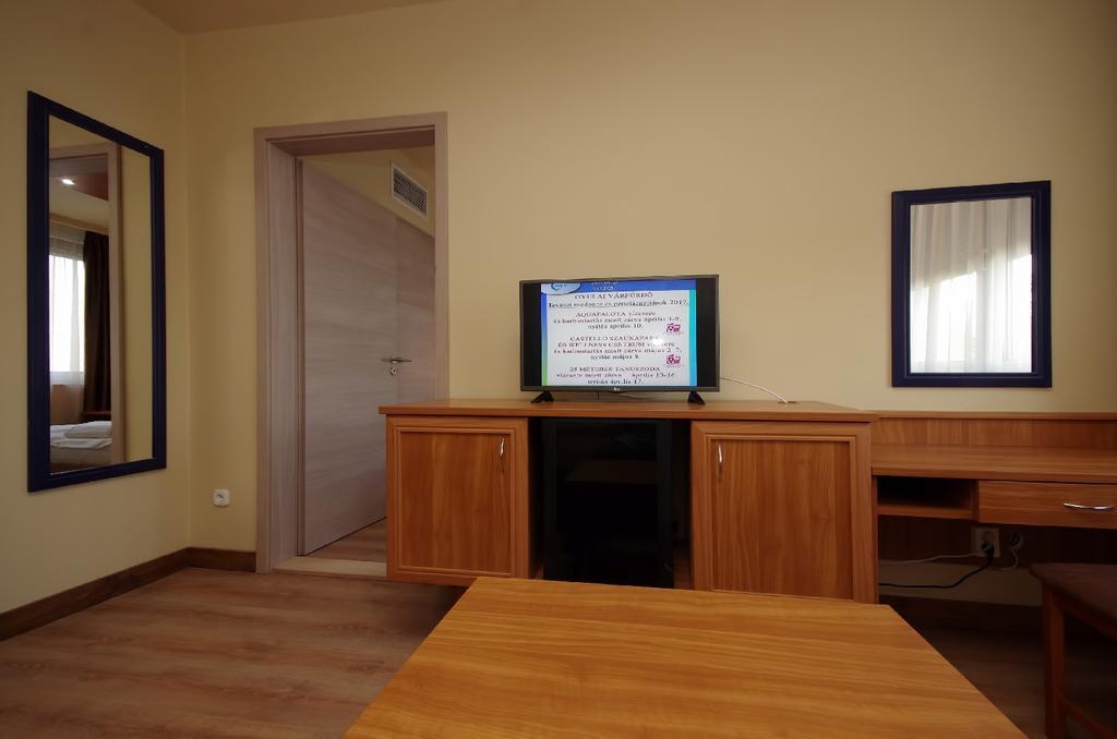 Aqua Hotel Gyula Luaran gambar