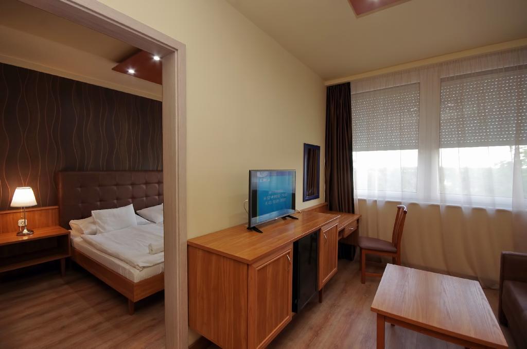 Aqua Hotel Gyula Luaran gambar