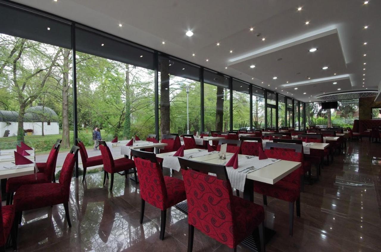 Aqua Hotel Gyula Luaran gambar
